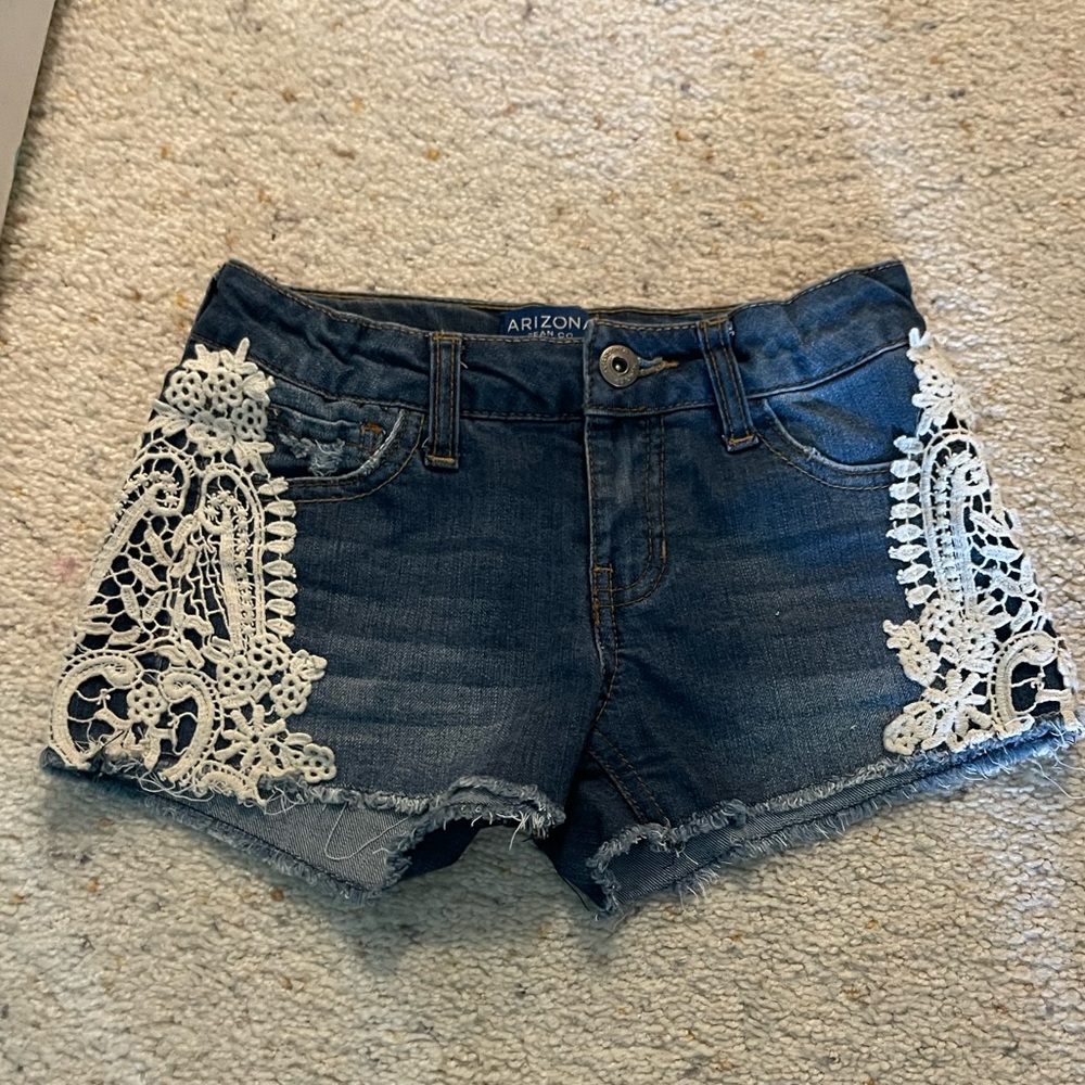 Girls size 7 Arizona floral lace jean shorts